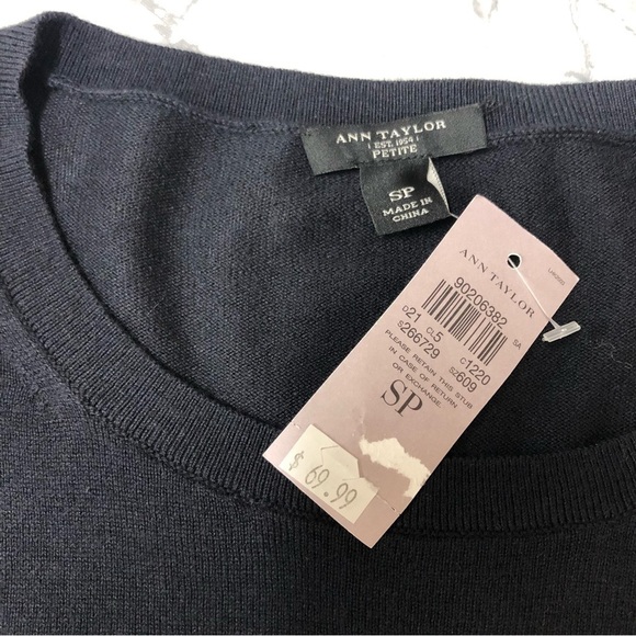 Ann Taylor Light Weight Gray Striped Blouse Size Small Petite NWT - Picture 3 of 7